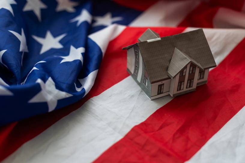 Is now an opportune time to invest in US real estate? Image via Envato